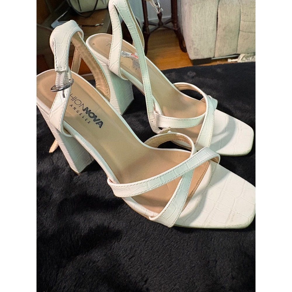 Fashion Nova White Croc Embossed Block Heel Strappy Sandals Square Toe Womens 7